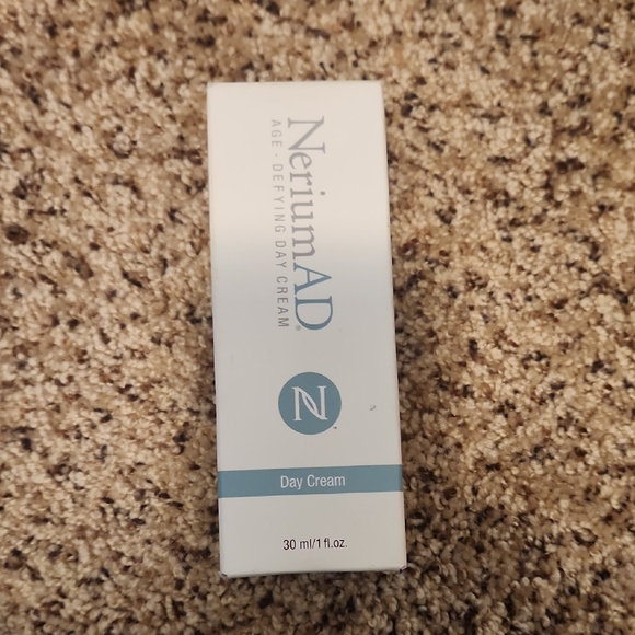 NeriumAD Day Cream - White and Blue Packaging - Picture 1 of 3